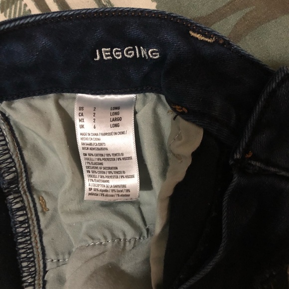 Size 2 like new AE reg jegfing jeans. - Picture 3 of 3